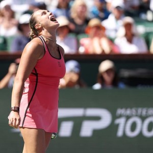 开云-2-1！萨巴伦卡救赛点逆转莱巴 首夺印第安维尔斯冠军+生涯第23冠